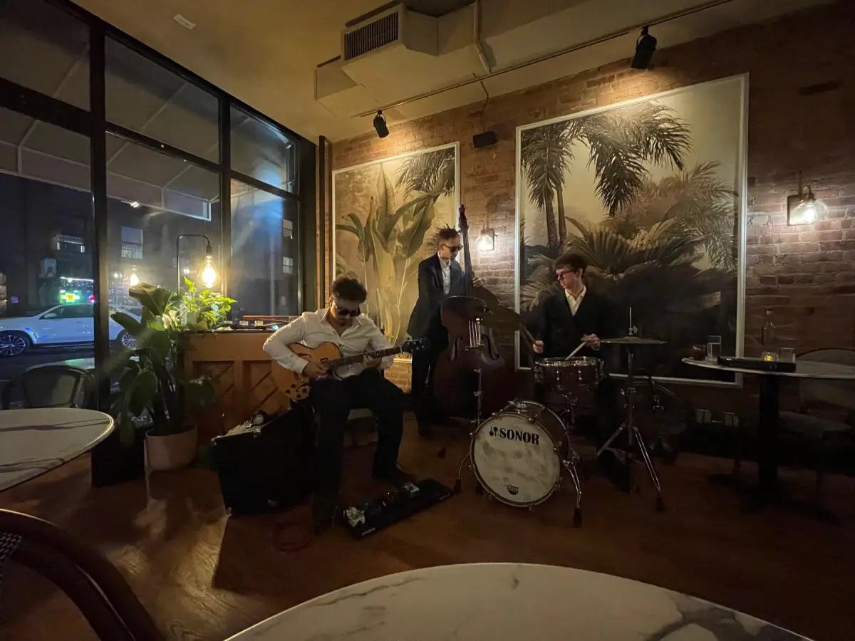Live music at No More
